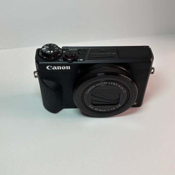 Canon G7 X Mark III Black Digital Camera - Picture 3 of 7